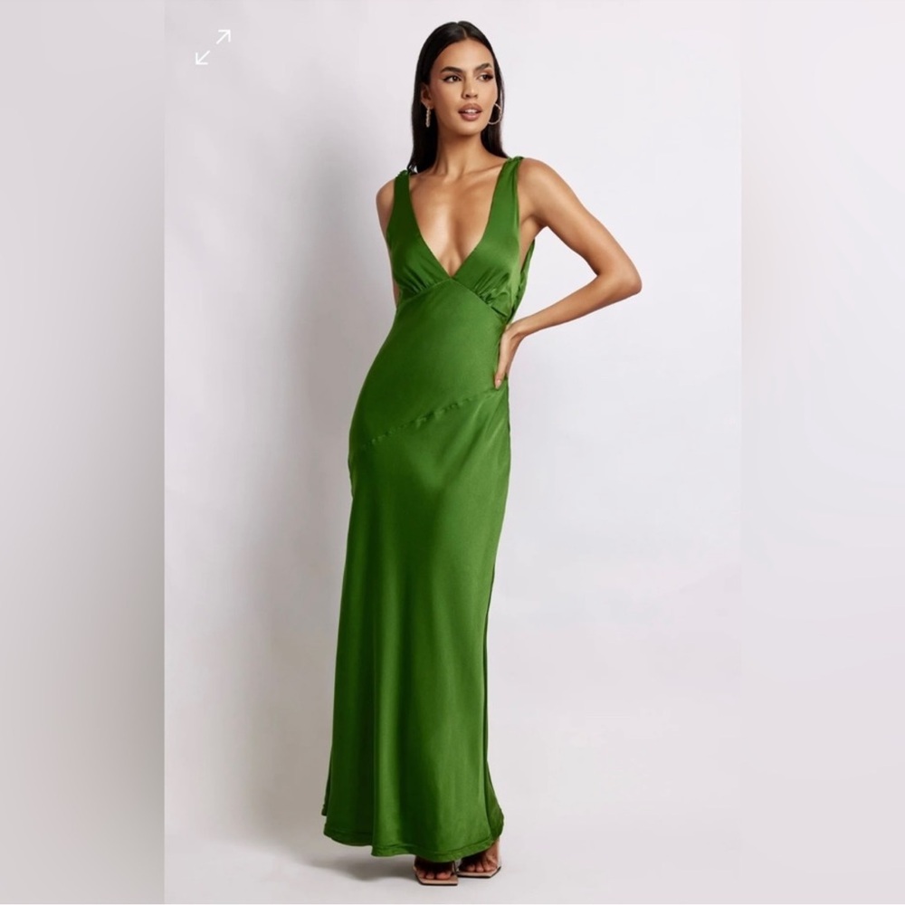 Elegant Green Evening Gown